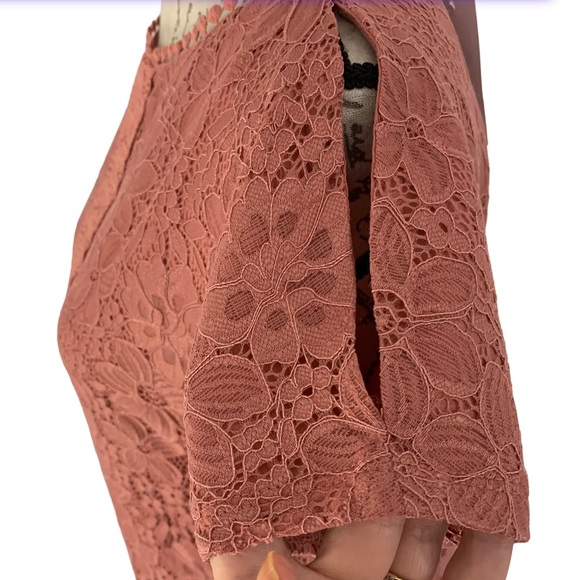 NWT $68 Cable & Gauge Allover Lace Cold Shoulder Short Sleeve Pullover Mauve S - Picture 3 of 9